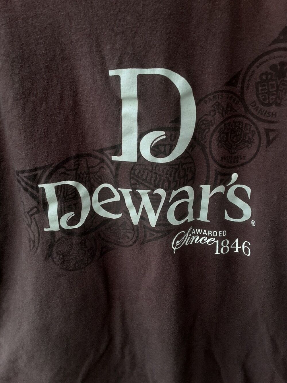Dewar's Scotch Whiskey Awarded Since 1846 L Large Brown T Shirt